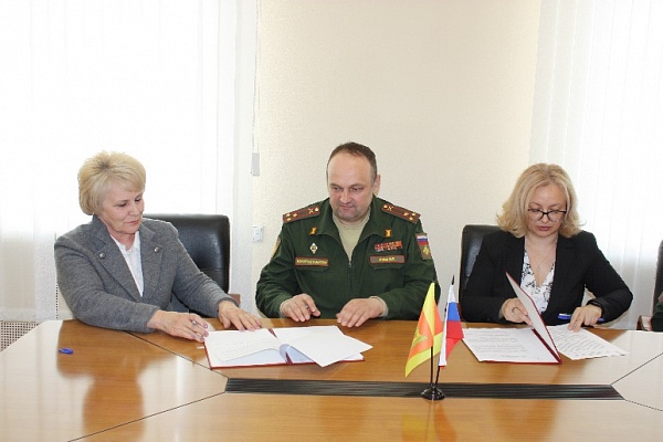 Подписаны соглашения о взаимодействии и сотрудничестве с Военным комиссариатом Тверской области