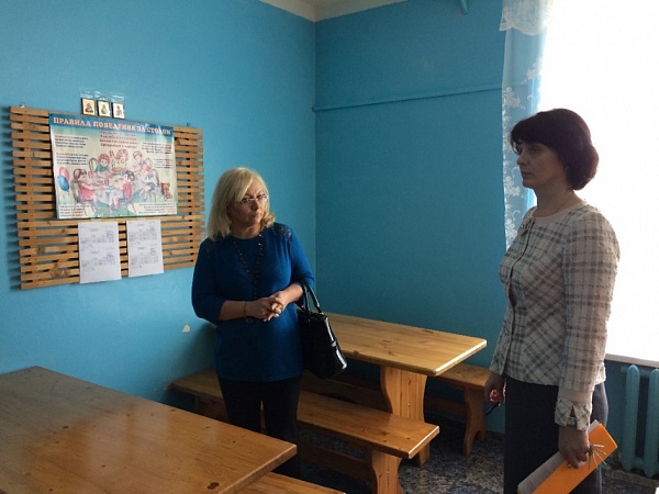 Уполномоченный по правам ребенка в Тверской области Лариса Мосолыгина посетила сельские школы Конаковского района